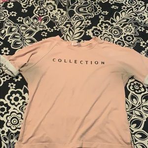 A short sleeve shirt.